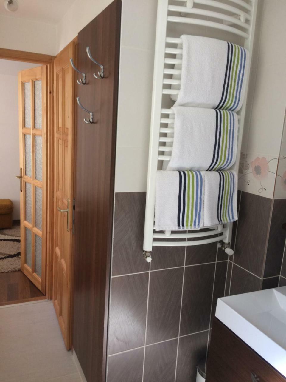 Liliom Vendeghaz Apartment Visegrad Bagian luar foto